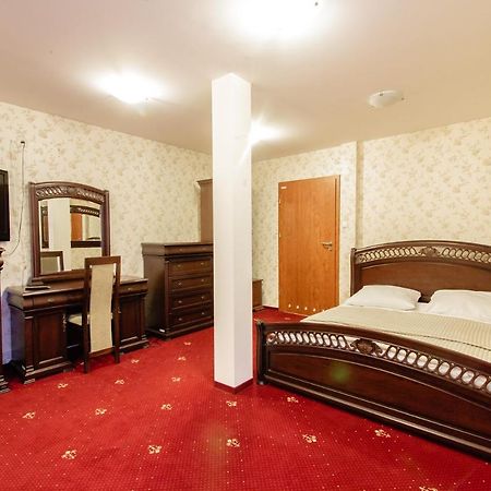Orion Hotel Parczew Exterior foto
