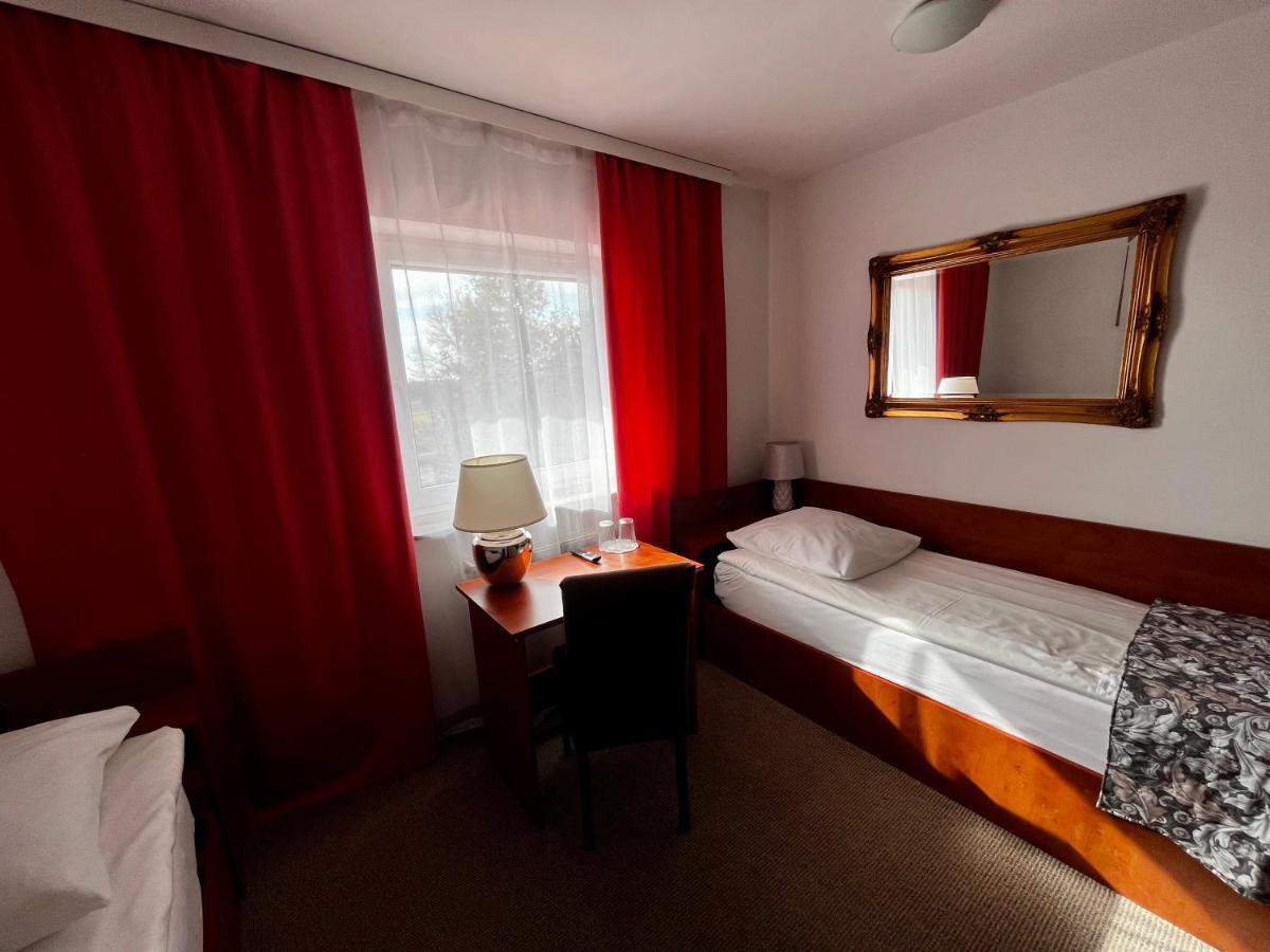 Orion Hotel Parczew Exterior foto